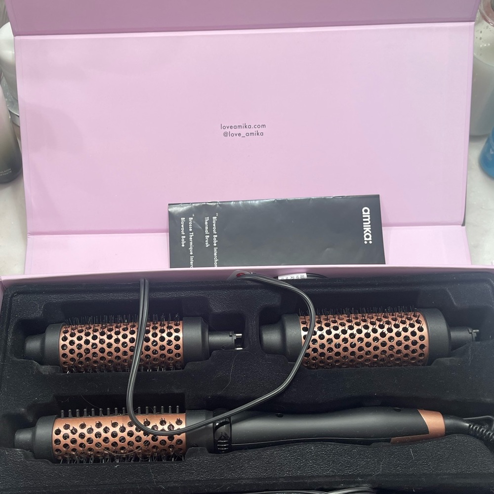 Amika Blowout Babe Thermal Brush
